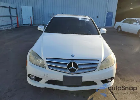 2009 Mercedes-Benz C 300 z USA, uszkodzony, nr VIN WDDGF54XX9R078656